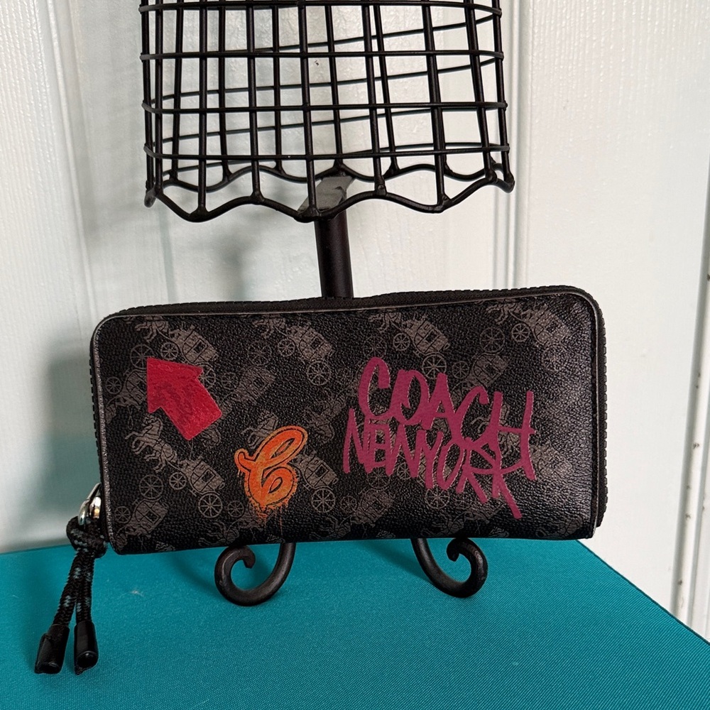 Coach F87927 Horse & Carriage Printed Coated Canvas Slim Accordion Zip Wallet.